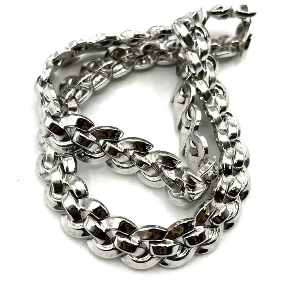 Vintage TRIFARI Pat Pend Ribbon Weave Link Silvertone Collar Necklace 15" - Picture 9 of 9